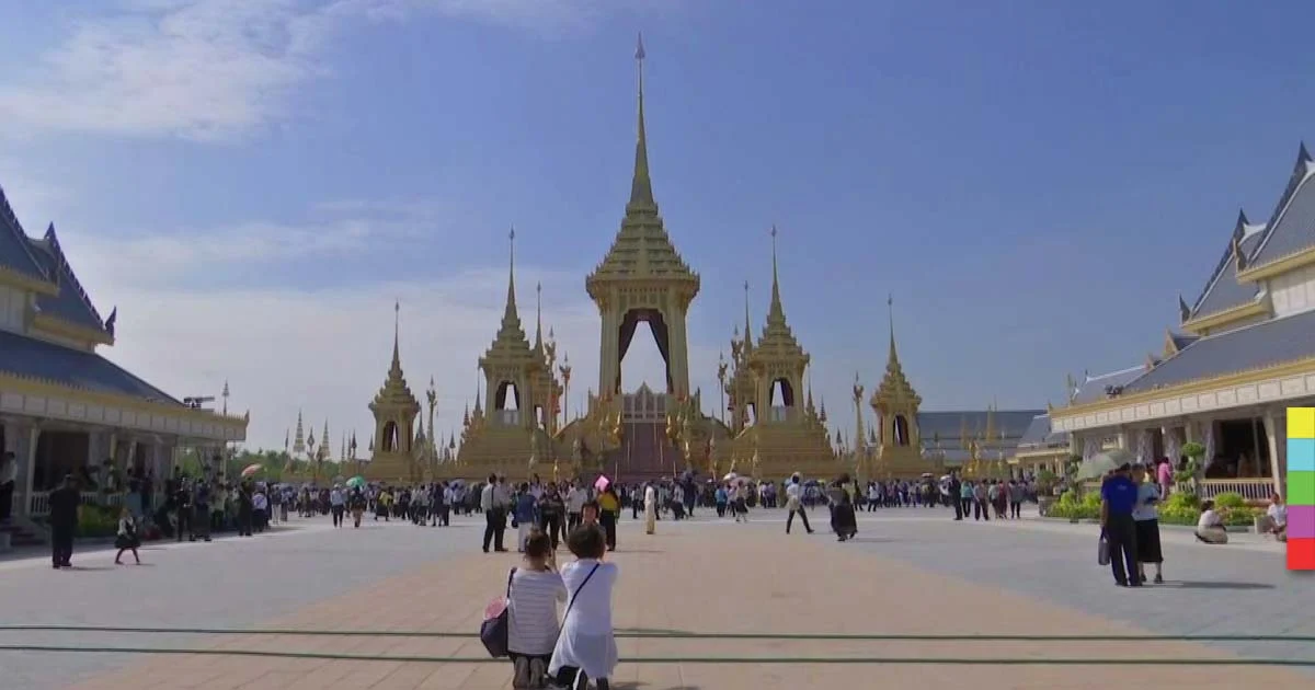 วันที่สอง ! ปรับรูปแบบเข้าชมพระเมรุมาศ รอบละ 1,800 คนลดความแออัด