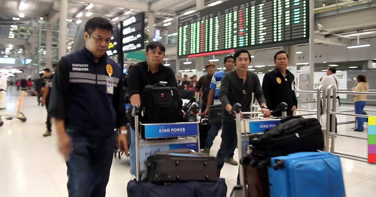 กลับแผ่นดินเกิด!! แรงงานไทยในดูไบล็อต 2 ถึงไทยแล้ว