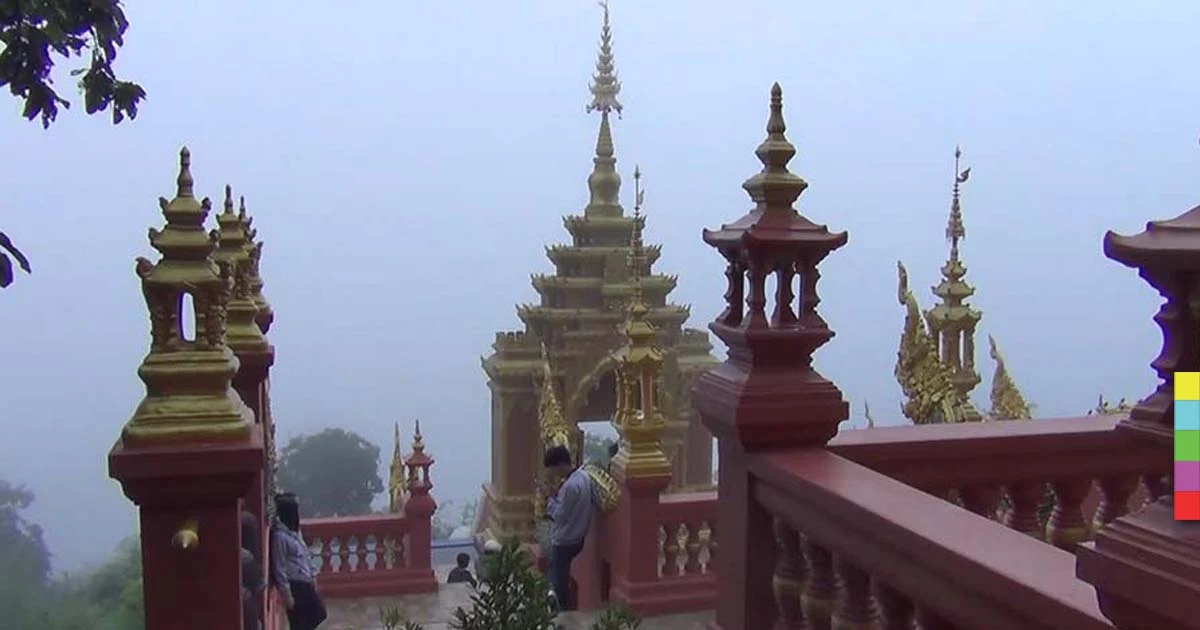 ลำปางเริ่มหนาว หมอกคลุมทั้งเมือง ‘พระธาตุดอยพระฌาณ’ นทท.แห่ชมความงาม