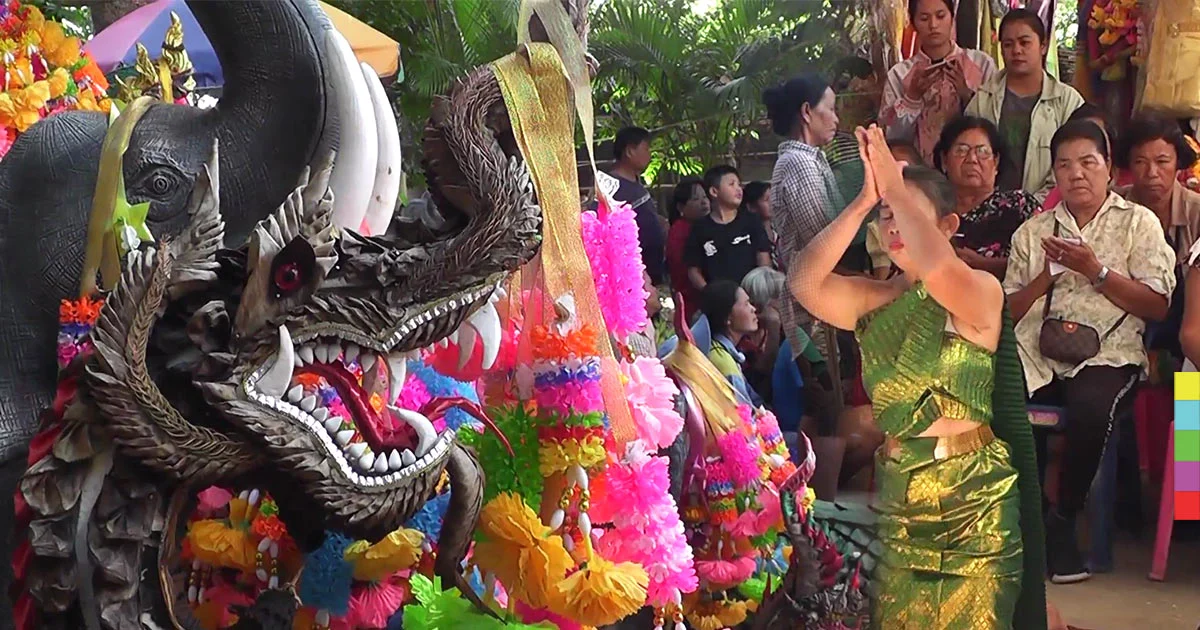 ประชาชนแห่ขอโชคพญานาคนาคี จ.เพชรบูรณ์