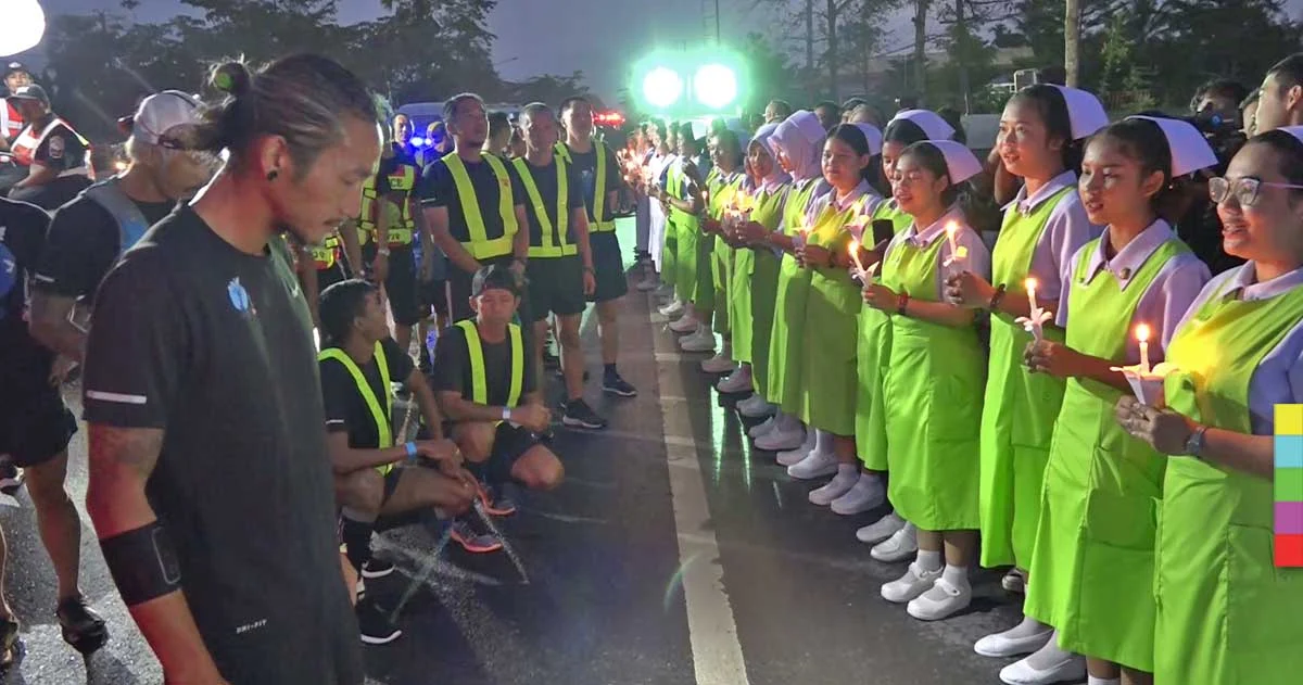 “ตูน” ซึ้ง ! เหล่าพยาบาลถือเทียนร้องเพลงรอรับ ขณะยายวัย 93 ดีใจสุดๆ ที่ได้พบ
