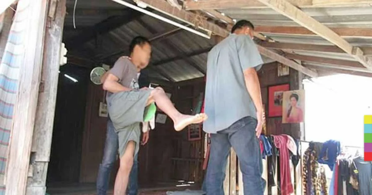 หนุ่มฉุน ! เพื่อนกะเทยขอมีเพศสัมพันธ์ตอนง่วง เตะตกบันไดดับคาบ้าน