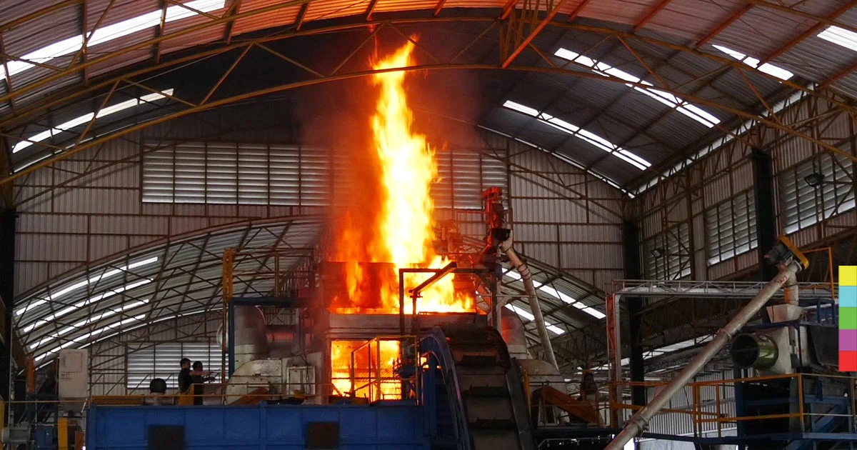 ไฟไหม้โรงงานผลิตน้ำมันปาล์ม วอดกว่าล้านบาท