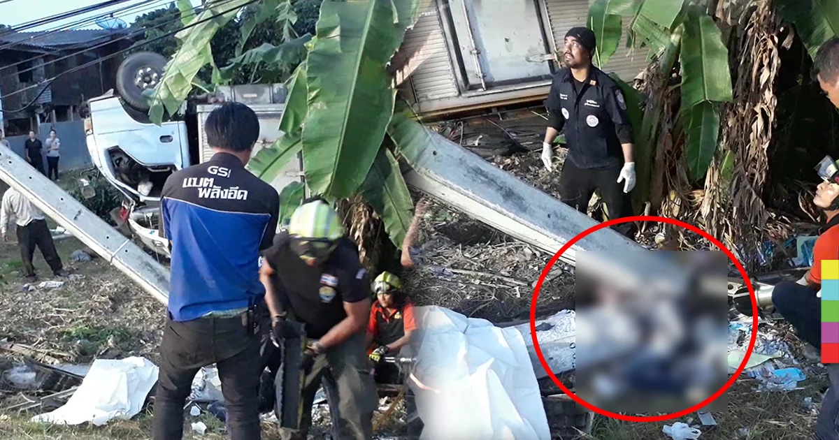 เสียหลัก! 6 ล้อเสียหลัก พุ่งชนเสาไฟฟ้าหักทับร่างเมีย