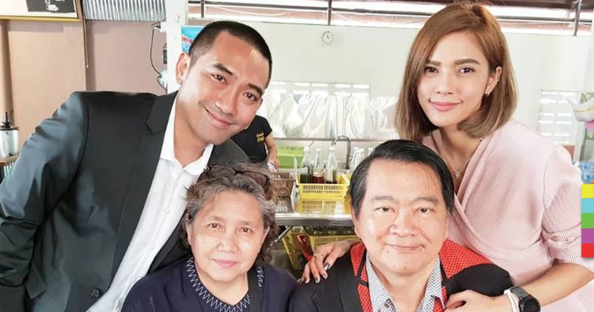 “อุ้ม ลักขณา” โพสต์ IG ข้อความ “วันที่ดีที่สุด” พร้อมพ่อแม่ทั้งสองฝ่าย