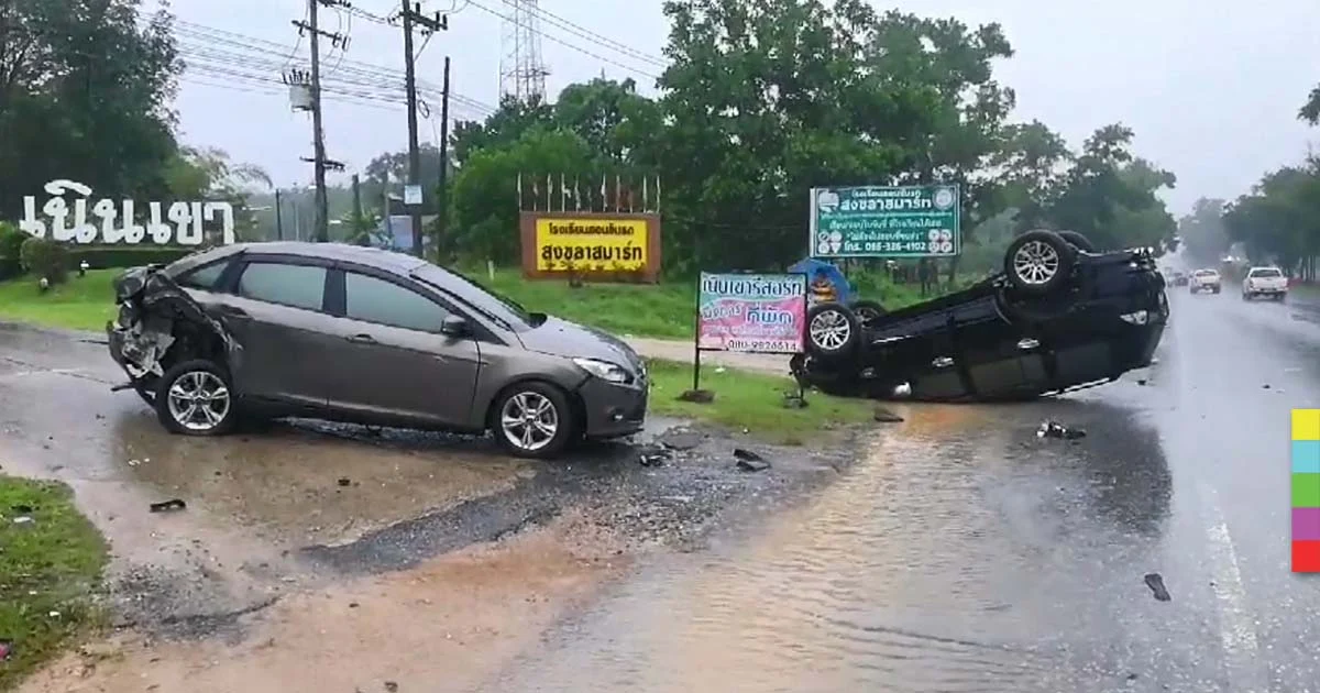 น้ำท่วมถนนสายหาดใหญ่-สงขลา ทำรถชนกัน 4 คันรวด