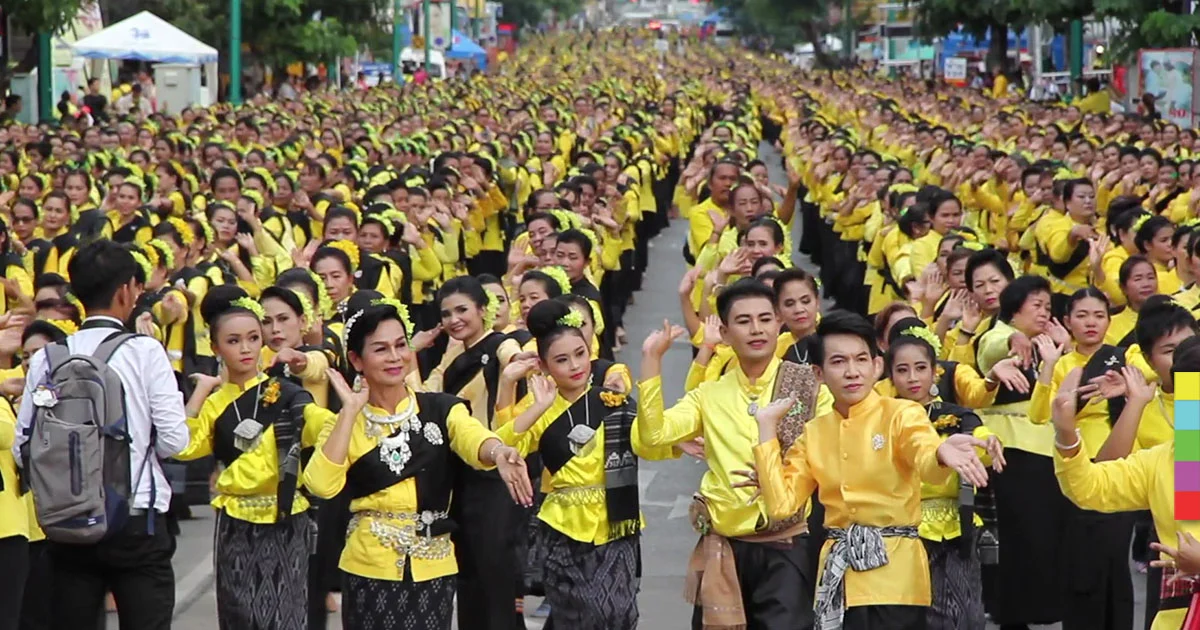 ยิ่งใหญ่! ชาวขอนแก่นกว่า 6 หมื่นคน ร่วมรำฉลองตั้งเมือง 220 ปี
