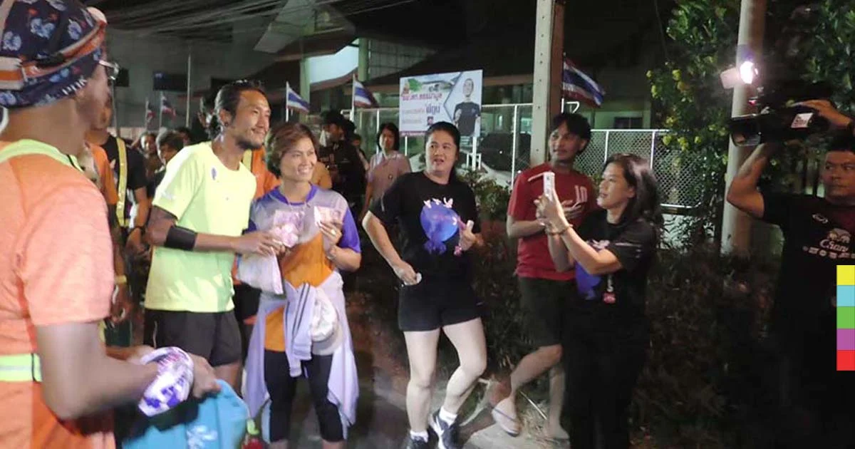 พี่ตูนฟื้นไข้ สตาร์ทจุดแรกชัยนาท 01.50 น. คนแห่ให้กำลังใจคึกคัก