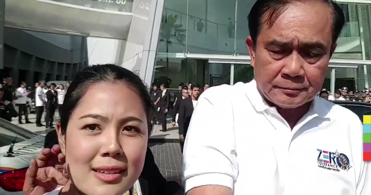 “ลุงตู่” มาถ่ายรูปกัน สาวเรียกนายกถ่ายรูป 