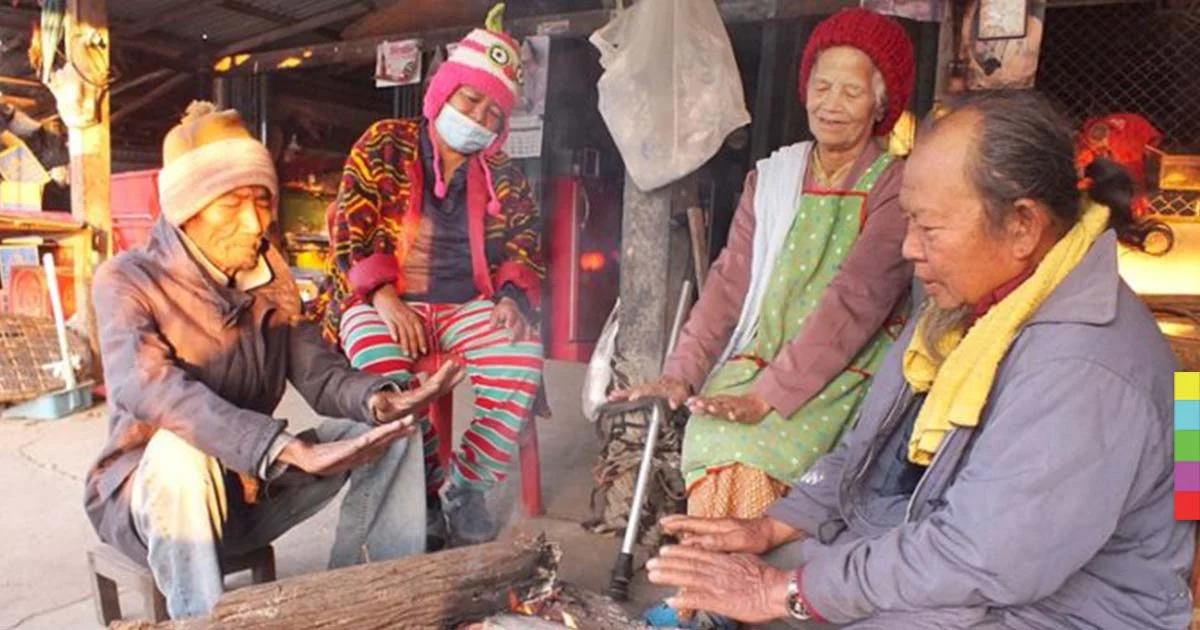 โคราชหนาวสุดในรอบ 50 ปี ผู้สูงอายุพากันล้อมวงผิงไฟคลายหนาว