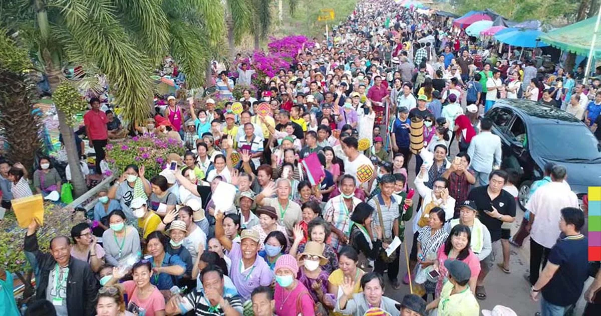 ผู้ป่วยและญาติร่วม 4 หมื่นคน ปักหลักรับยาหมอแสง