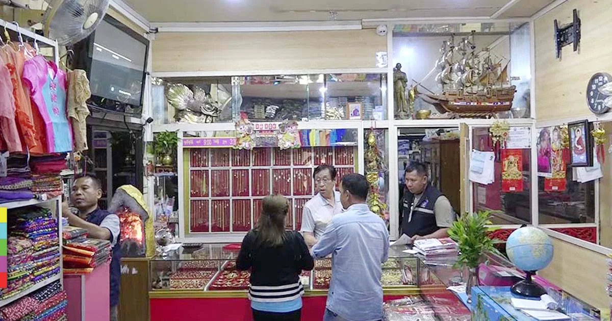 บุกจับร้านทอง จ้างต่างด้าวทำงานต้องห้าม ถูกจับ ปรับหัวโต