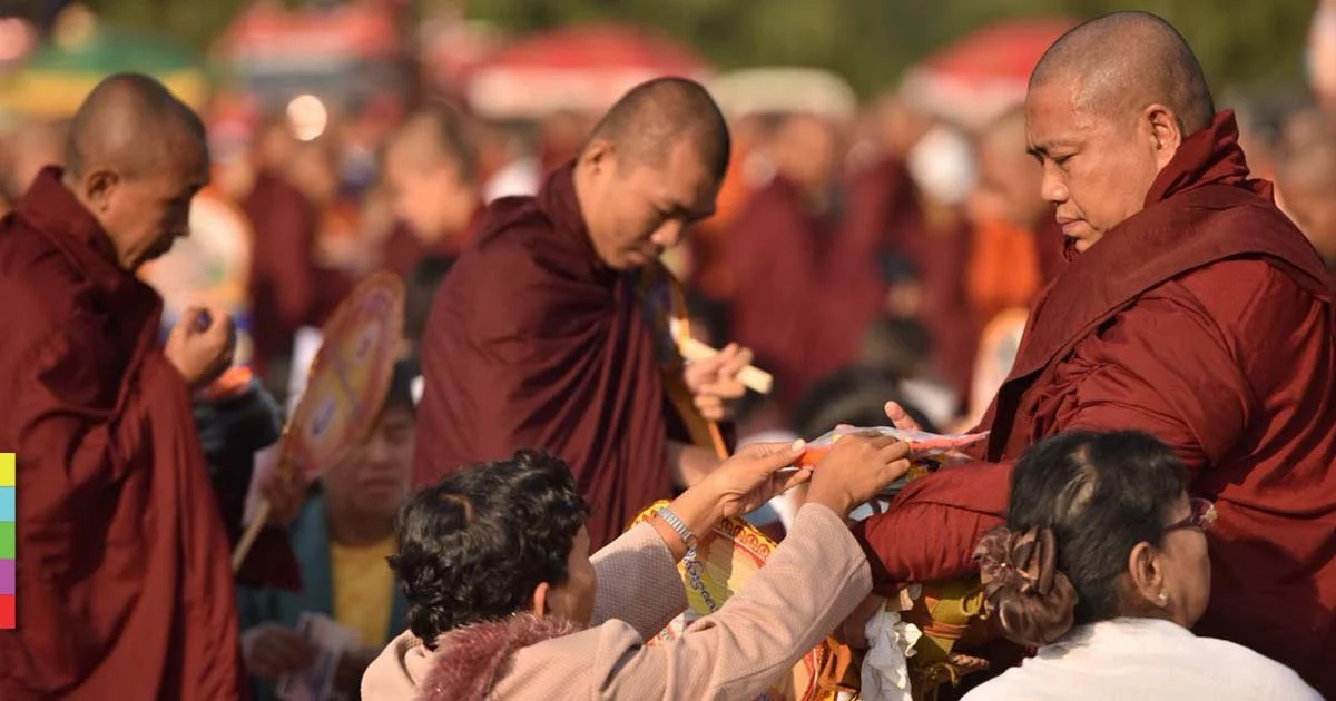 ‘ธรรมกาย’ สร้างอีเวนต์ข้ามประเทศ จัดตักบาตรพระสงฆ์ในมัณฑะเลย์