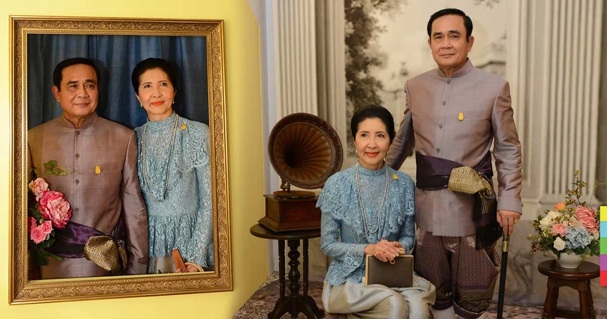 ลุงตู่ ควง อ.น้อง สวมชุดไทยร่วมงานอุ่นไอรัก (ภาพชุด)