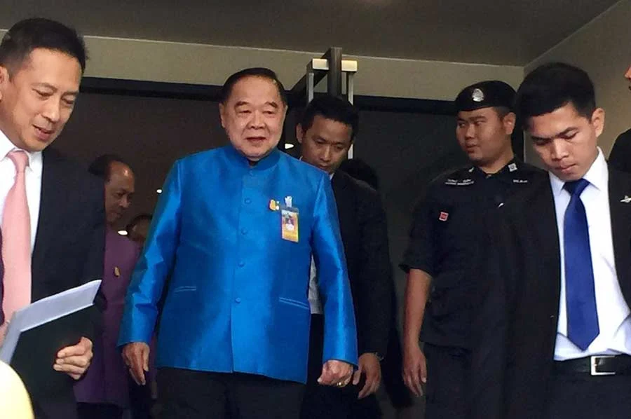 ‘ประวิตร’ อุบไต๋ เจ้าของหวย 30 ล้าน รู้แต่บอกไม่ได้