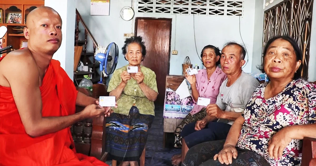 ผู้พิการ ทั้งพระเเละชาวบ้านร้องสื่อ ยังไม่ได้เงินเบี้ยคนพิการตกเบิก คนละ 8 พัน