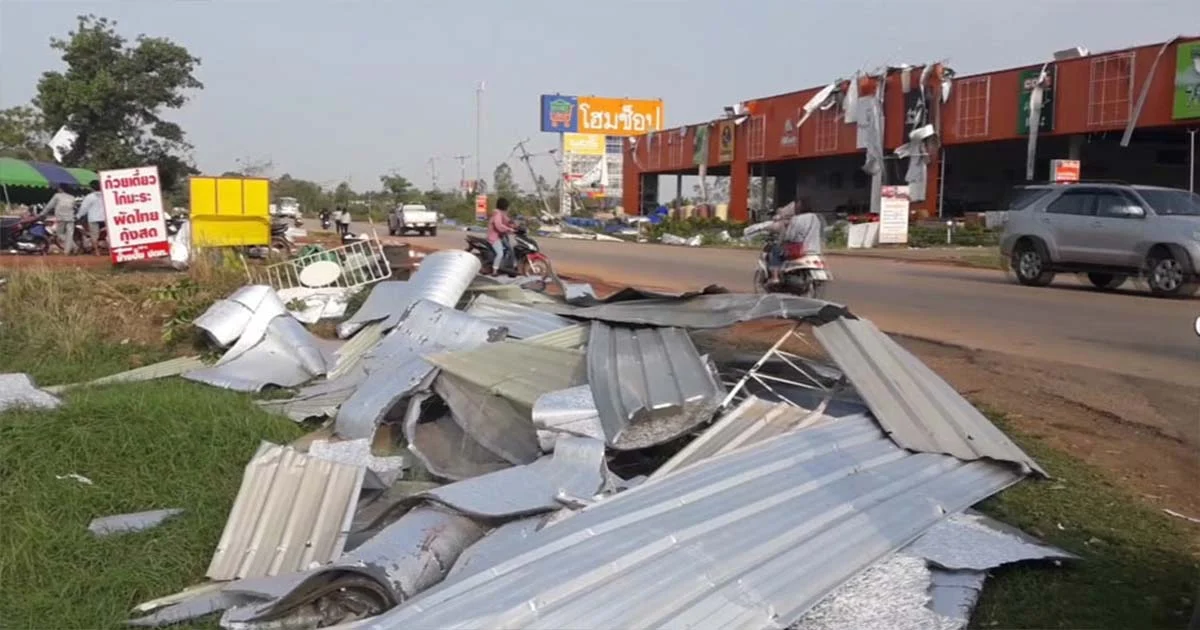 พายุฤดูร้อนถล่มร้านวัสดุก่อสร้างสกลนคร เสียหายกว่า 300 ล้านบาท