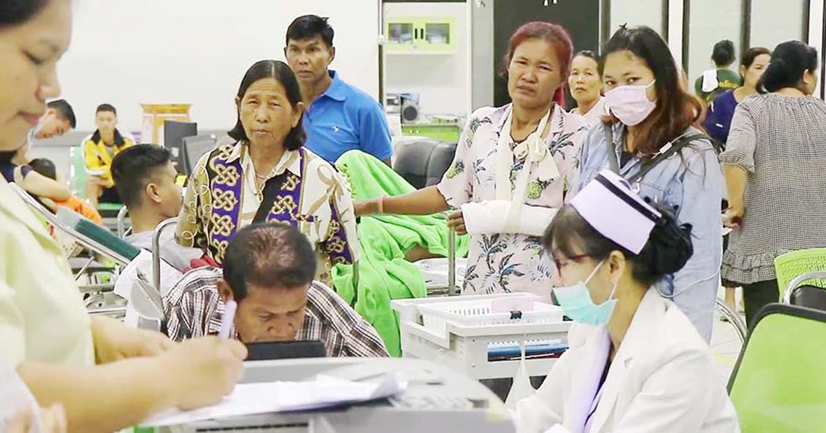 เซิร์ฟเวอร์ล่ม คนไข้แน่นรอรักษา รพ.พระพุทธชินราช