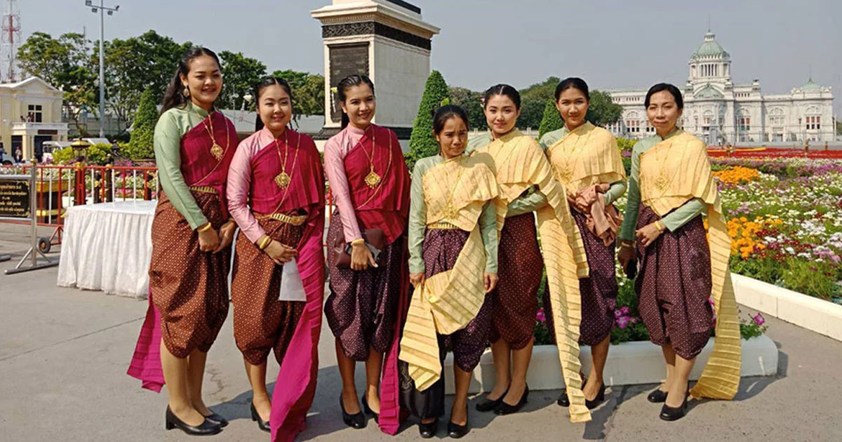 คนไทย ‘เห็นด้วย’ ใส่ชุดไทยเล่นสงกรานต์