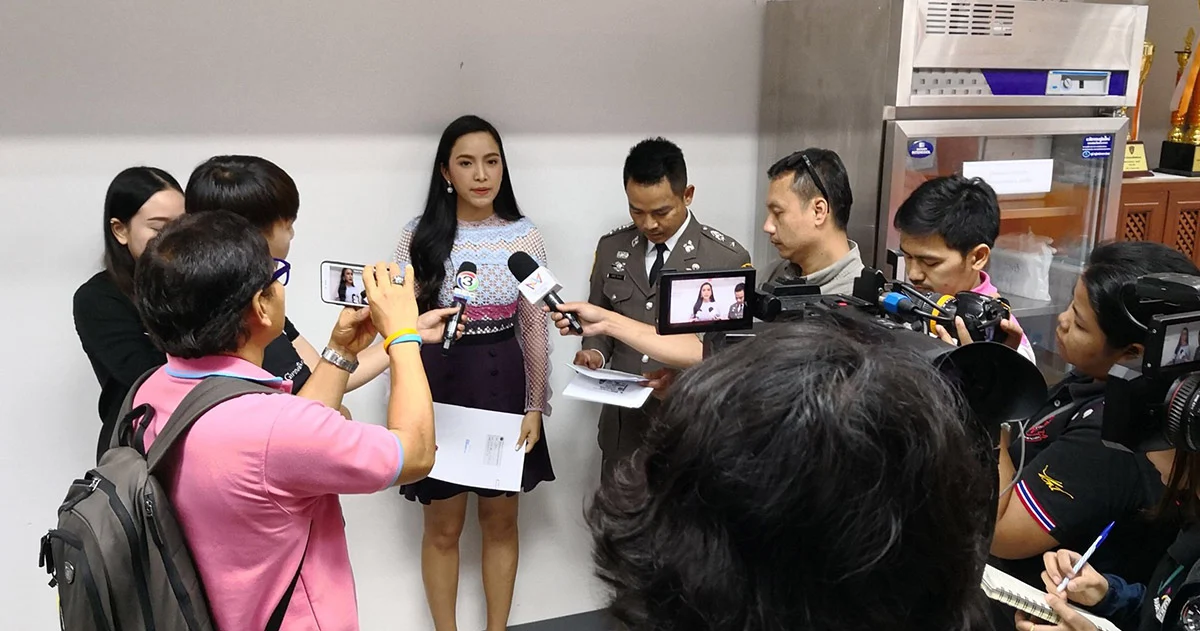 มะปราง พบตำรวจ ปคบ. แสดงความบริสุทธิ์ใจ