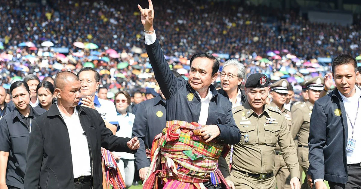 ‘ประยุทธ์’ ตื่นเต้น ‘เนวิน’ เปิดสนามช้างฯ ร่วมชาวบุรีรัมย์ 3 หมื่นต้อนรับ