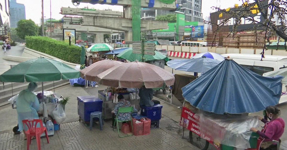 ขีดเส้น 14 วัน รื้อแผงลอยหน้าเซ็นทรัล ลาดพร้าว
