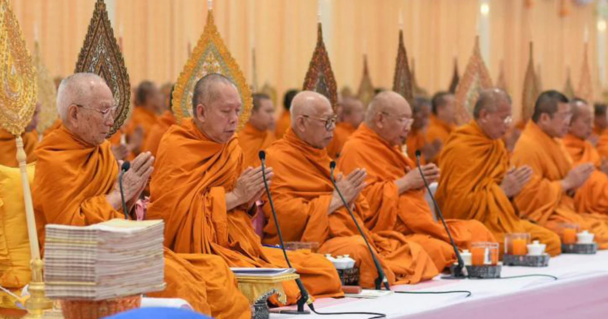 ร.10 โปรดเกล้าฯ พระสังฆราชนำสวดมนต์ให้ “ทีมหมูป่า” ปลอดภัย
