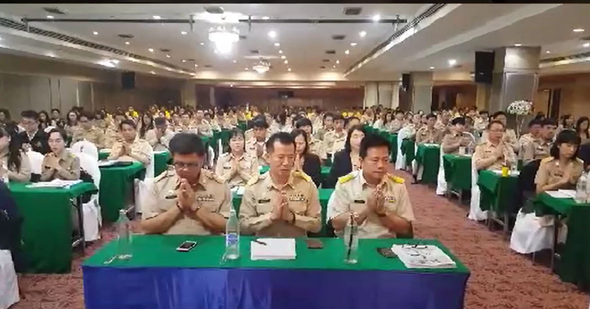 อบจ. ลำปาง 300 คน สวดมนต์อฐิษฐาน ส่งใจไปช่วย 13 ชีวิตติดถ้ำ