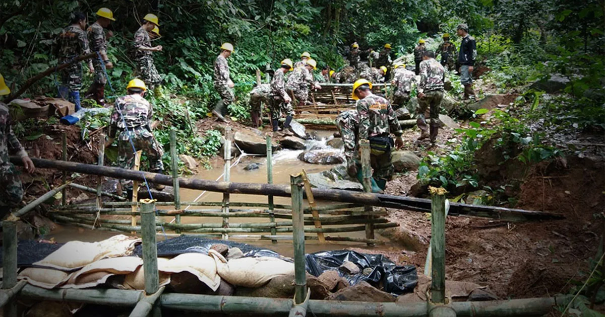 เบี่ยงน้ำสำเร็จ ! เตรียมทำฝายป้องกัน ไหลย้อนเข้าถ้ำหลวง