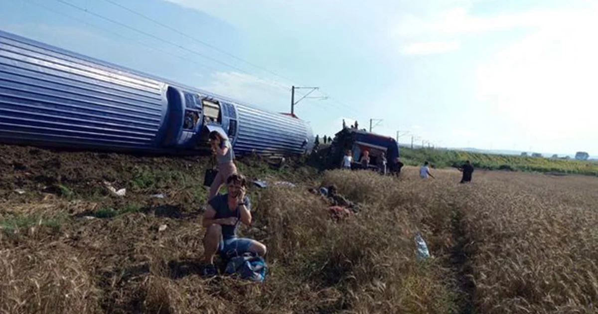 รถไฟตุรกีตกรางดับแล้ว 24 ศพ คาดรางทรุดหลังฝนตกหนัก