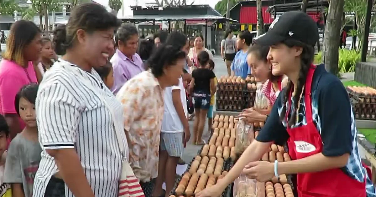 ยิ้มแลกไข่ไก่ฟรีหมื่นฟอง!  ช่วยเหลือสังคม เติมรอยยิ้ม ชาวบ้านเข้าคิวรอแน่น