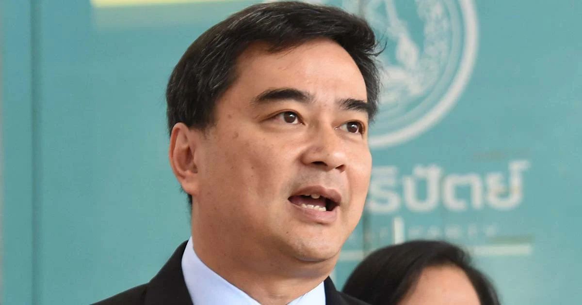 “อภิสิทธิ์” ปฏิเสธข่าวถูกทาบร่วมรัฐบาล-ย้ำไม่ร่วมงาน “พปชร.”