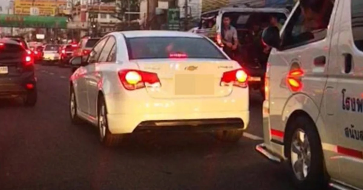 เจ้าของรถเก๋งชี้แจงสาเหตุไม่หลบรถพยาบาลเพราะผู้สูงอายุขับ ตัดสินใจช้า