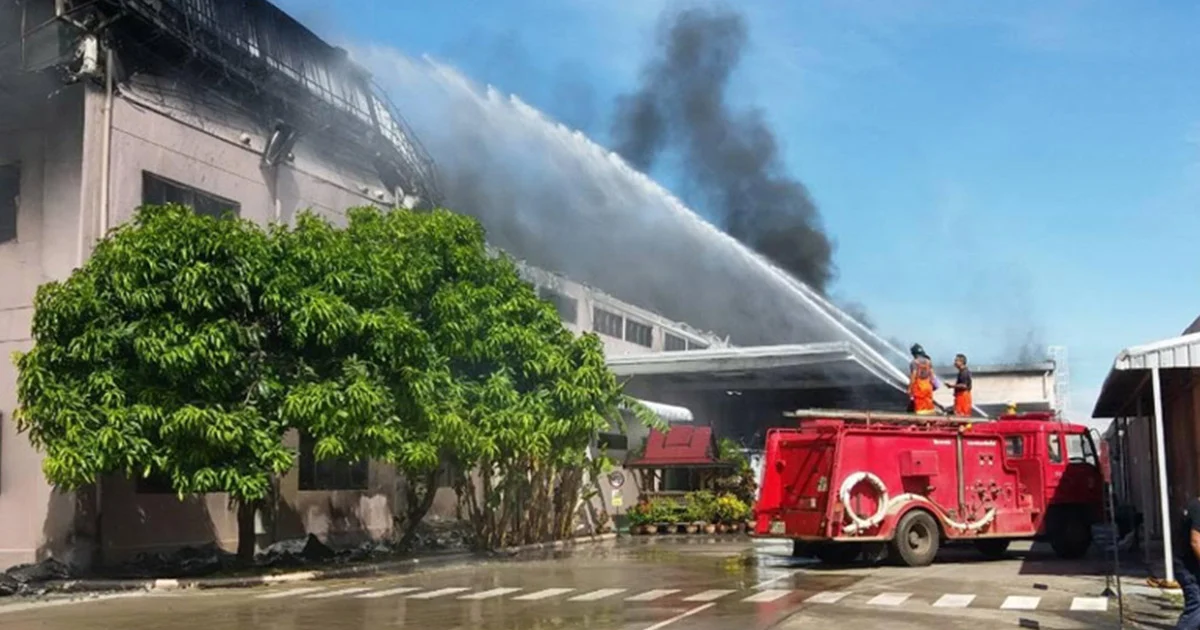 ไฟไหม้โรงงานผลิตตาไฟรถยนต์ เสียหายร่วม 400 ล้านบาท