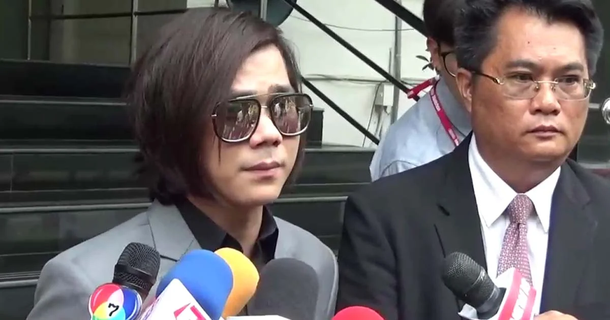 ‘บอล บางแก้ว’ เข้ารับทราบข้อกล่าวหา กรณีไฟไหม้บ้าน ‘น้องเบนซ์’ เสียชีวิต