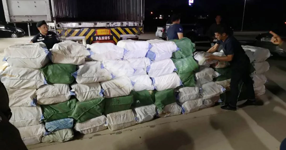 จับบิ๊กล็อต! ยาบ้า 10 ล้านเม็ด ซุกรถบรรทุกเทรลเลอร์ โดนรวบคาด่านลำปาง