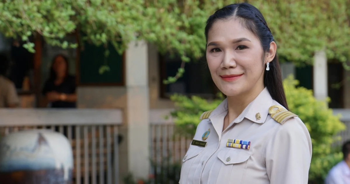 “เด็กไม่สนเพศสภาพ เขารักความเป็นครูของเรา” คุยกับ พัชรากร วรรณจงคำ ครูข้ามเพศ