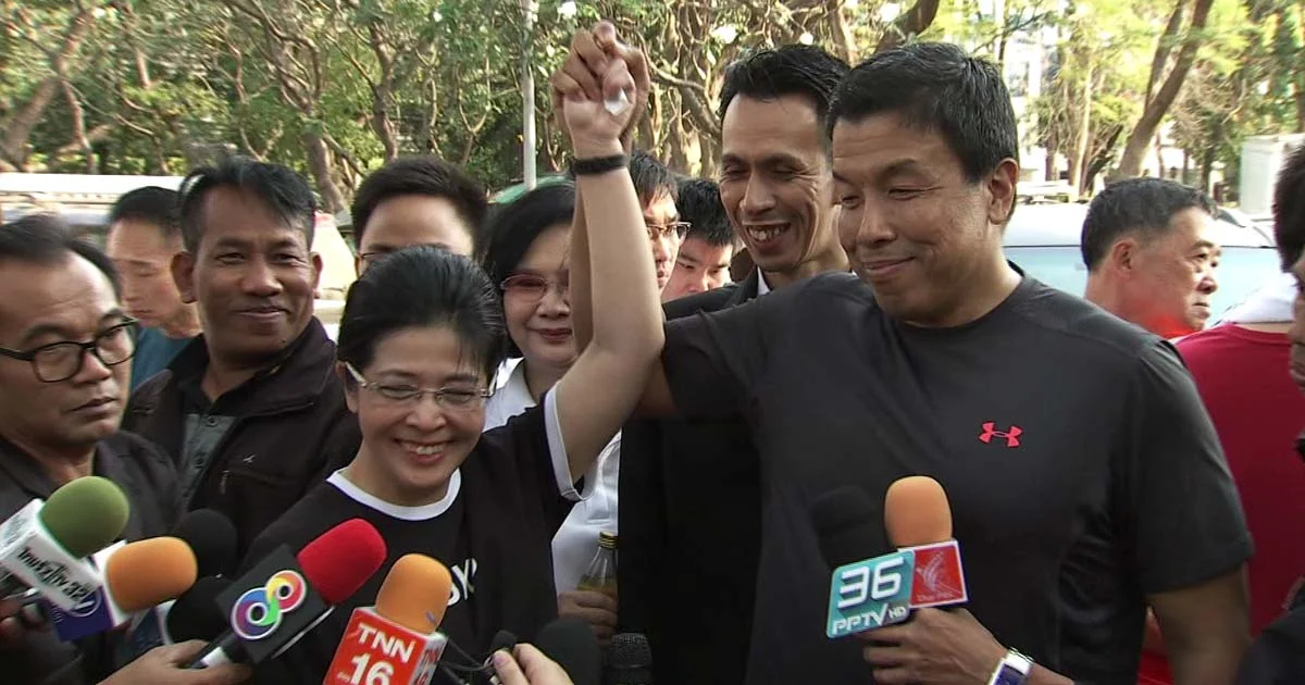“หญิงหน่อย-ชัชชาติ” จับมือสยบข่าวรอยร้าวแย่งที่ 1 บัญชีนายกฯ เพื่อไทย