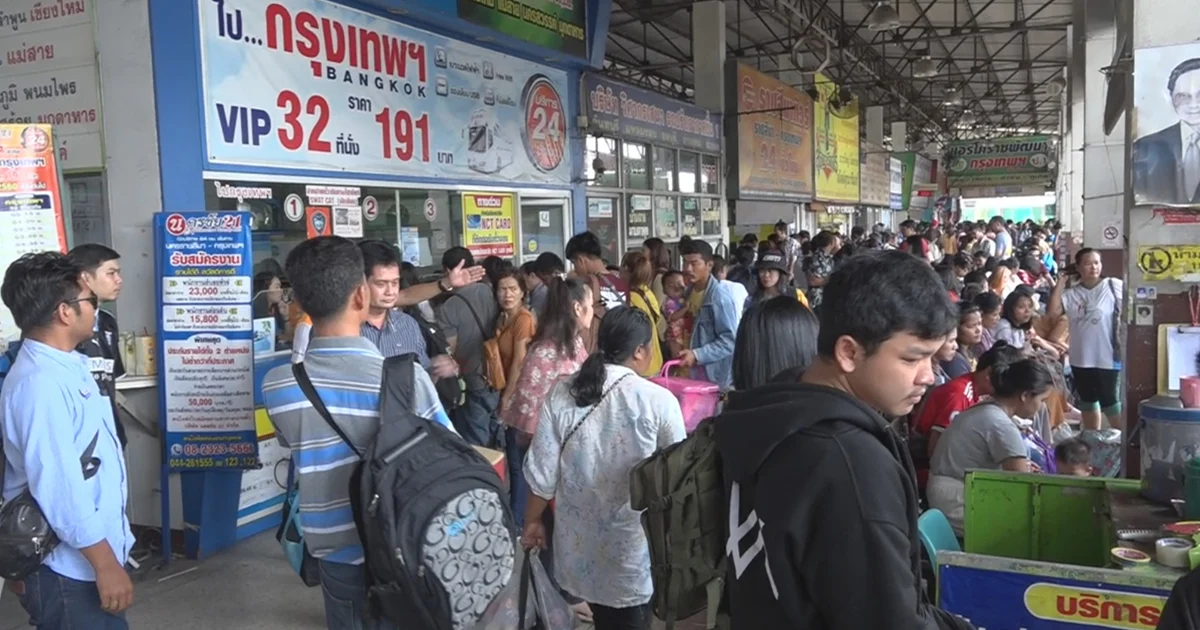 บขส.โคราชแน่น! ประชาชนทยอยกลับกรุง เสริมรถ 400 เที่ยวต่อวัน