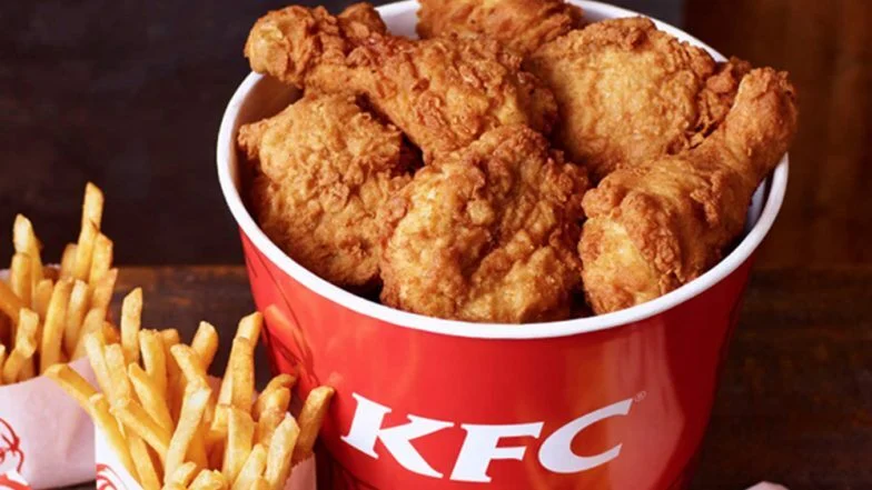 ชายแอฟริกาหลอกกิน KFC ฟรี 1 ปี บอกว่า “มาตรวจคุณภาพอาหาร” ล่าสุดโดนจับแล้ว