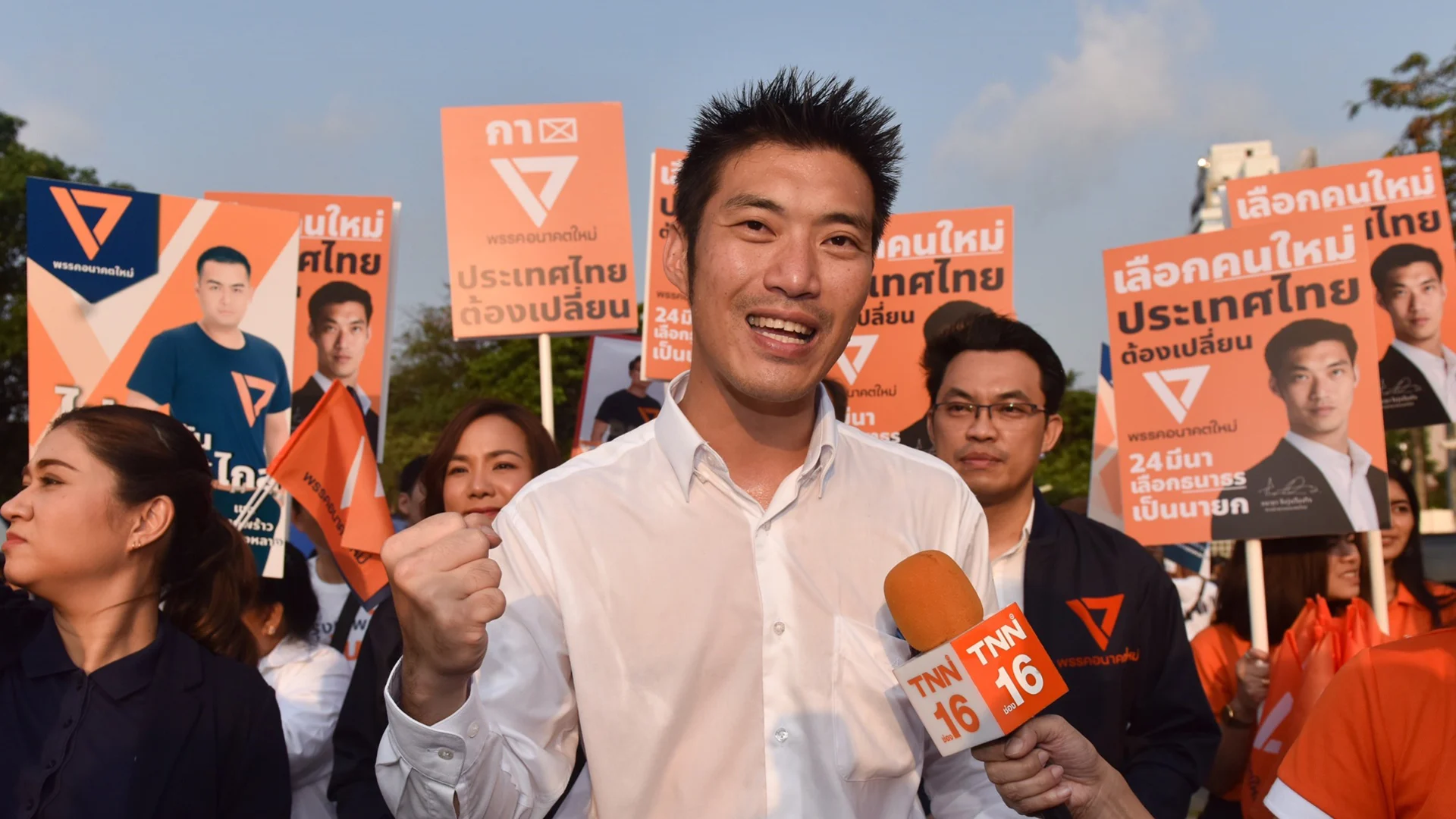 ธนาธรประกาศ อนาคตใหม่ขอเป็นแกนนำจัดตั้งรัฐบาลเอง ถ้ารวมเสียงได้พร้อมเป็นนายกฯ