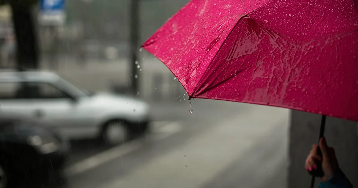 อย่าลืมพกร่ม! อุตุฯ เผยทั่วไทยฝนฟ้าคะนอง 60% ของพื้นที่ ระวังลมกระโชกแรง-ฟ้าผ่า