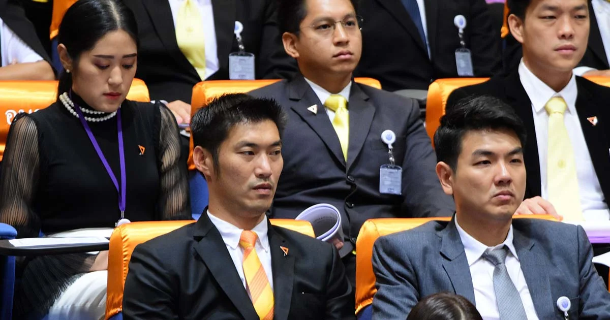 “ธนาธร” ยุติทำหน้าที่ ส.ส.หลังเข้าสภาปฏิญาณตน