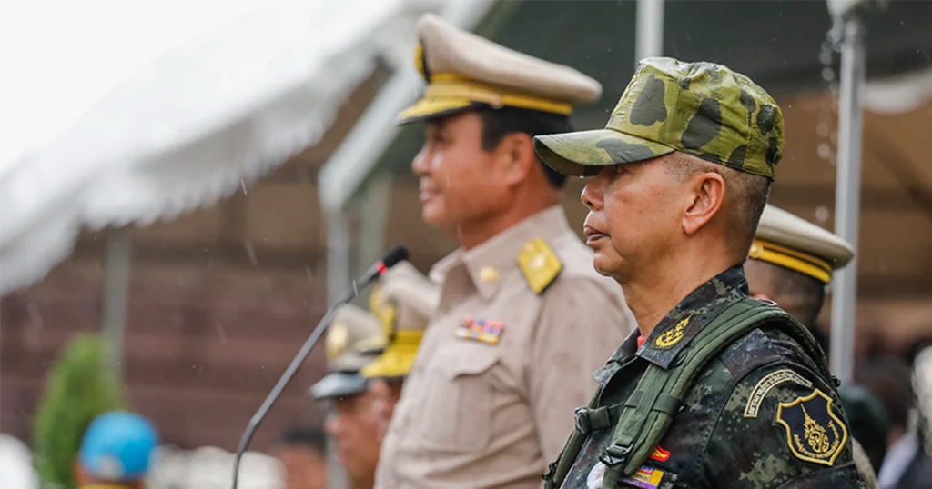 “บิ๊กแดง” เข้าทำเนียบพบ “พล.อ.ประยุทธ์” ก่อนร่วมประชุม กก.บริหารสถานการณ์ฉุกเฉิน