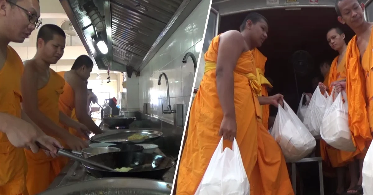 พระ-เณร เปิดโรงครัวหลวงพ่อพระพุทธชินราช ทำอาหารนับพันกล่องช่วยผู้ประสบภัยน้ำท่วม