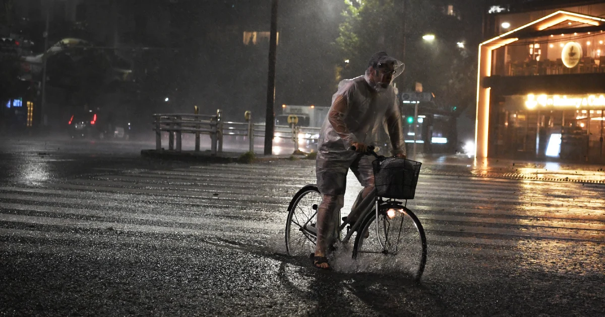 ไต้ฝุ่น “ฟ้าใส” ขึ้นฝั่งเมืองชิบะของญี่ปุ่น ฝนถล่มไฟดับ ยกเลิกไม่ต่ำกว่า 100 เที่ยวบิน