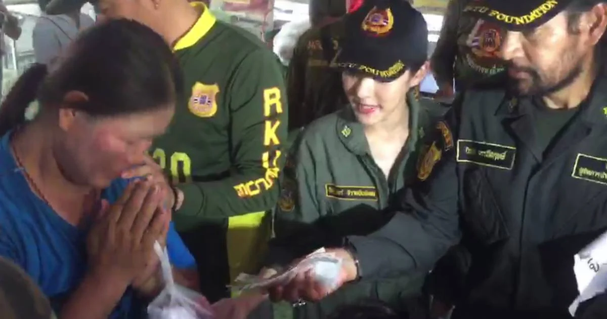 “บิณฑ์” หอบเงินล้านช่วยน้ำท่วมอุบลฯ ยอดบริจาคทะลุร้อยล้าน เปลี่ยนบัญชีเป็นกระแสรายวัน