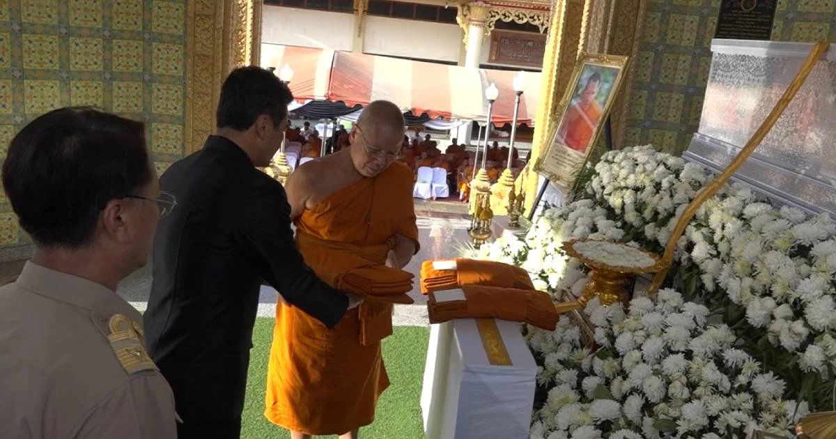 พระสังฆราชประทานผ้าไตรบังสุกุล พระพี่เลี้ยงปกป้องสามเณรจนมรณภาพ