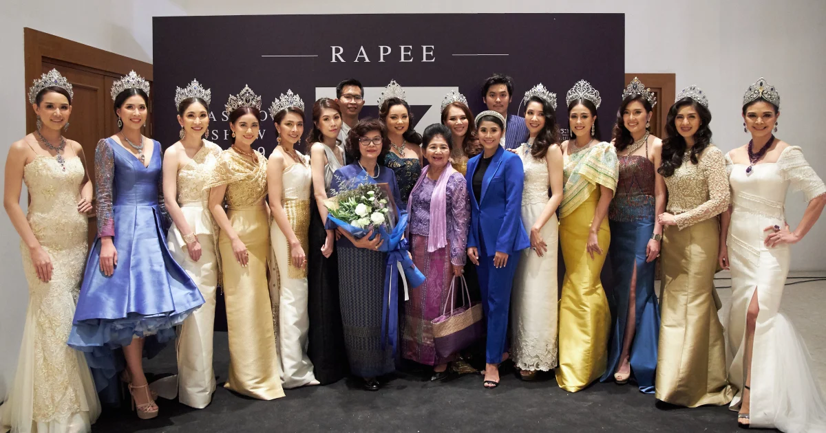 สีสัน RAPEE FASHION SHOW 2019 “ระพี 7 ทศวรรษ” โอกาสครบรอบ 70 ปี การก่อตั้ง รร.สอนตัดเสื้อระพี