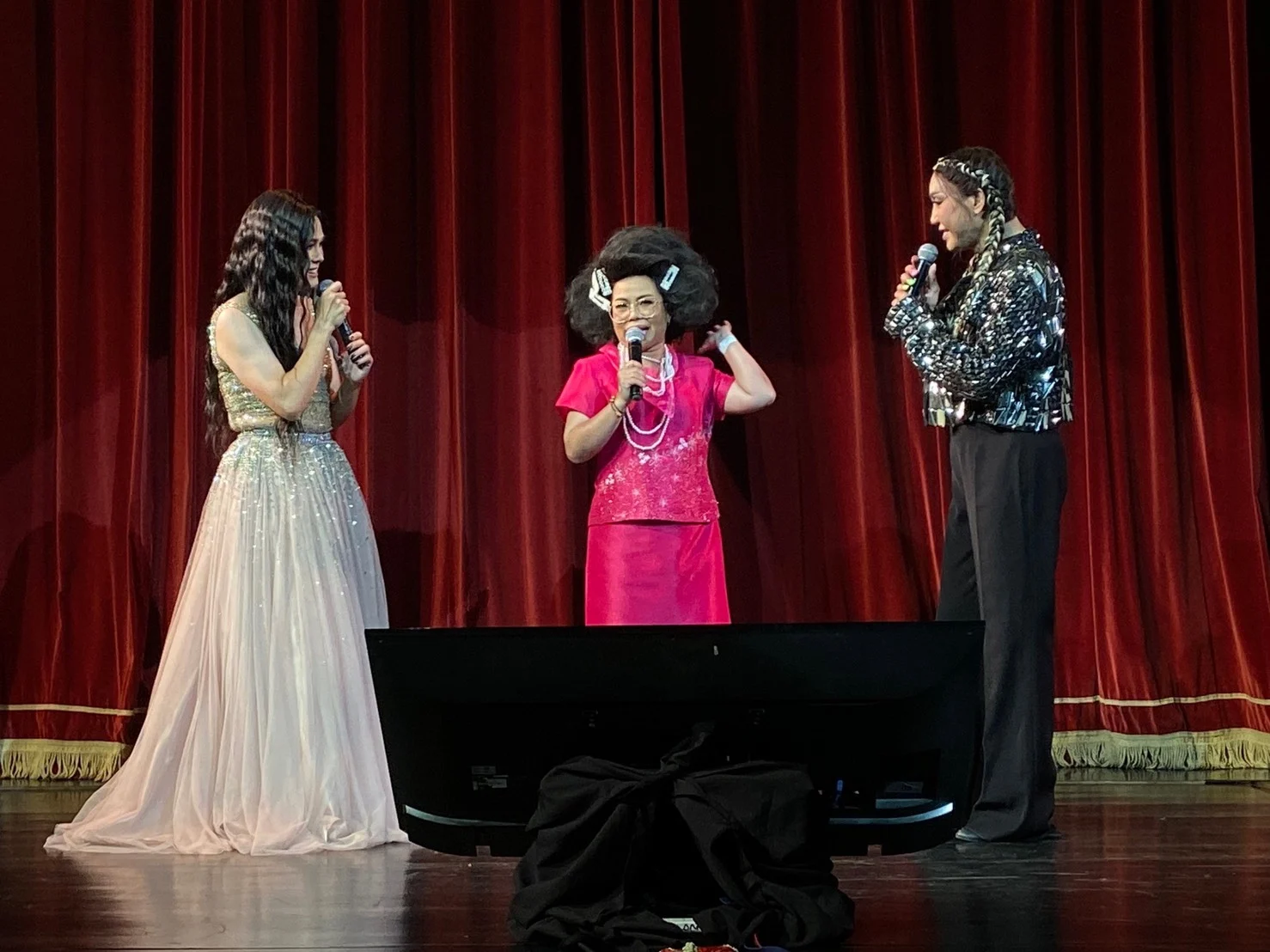 คอนเสิร์ตขุ่นแม่ขอร้อง